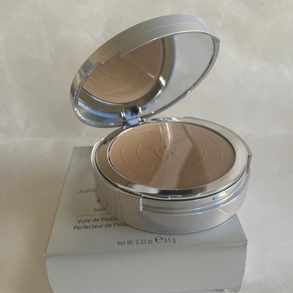 IT COSMETICS Your Skin But Better CC+ Color Correcting Setting Powder Light $42 - Picture 7 of 11